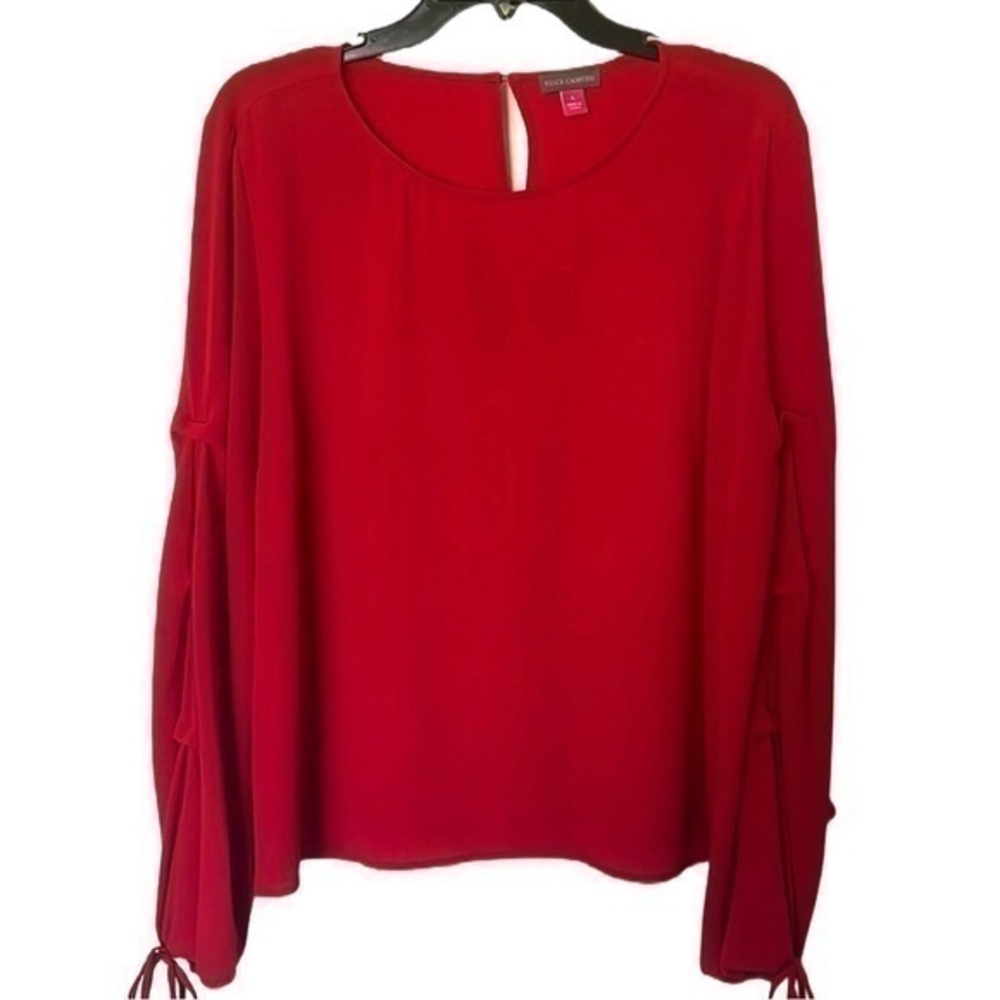 Vince Camuto, red tie, gathered sleeve crewneck top keyhole latch. Size large.